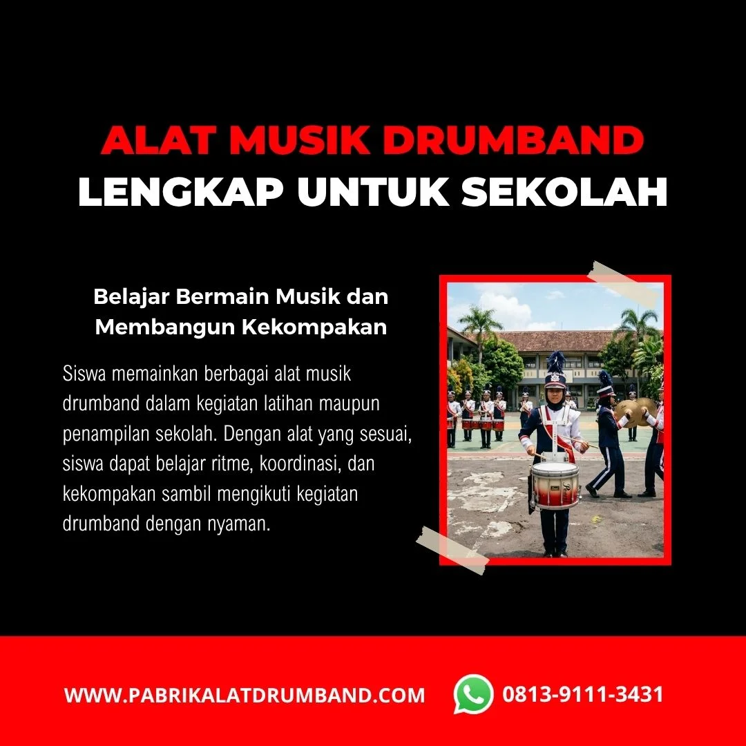 Siswa sekolah memainkan alat musik drumband